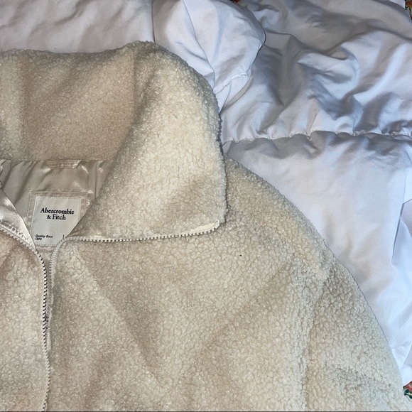 Fluffy Jacket - Picture 2 of 3